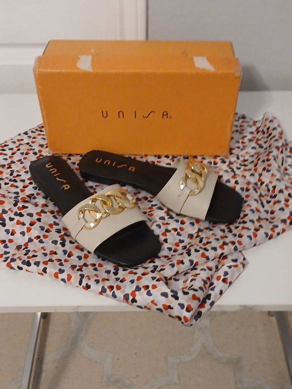 UNISA SANDAL WITH GOLD CHAIN